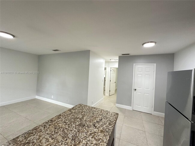 Building Photo - 2640 NE 8th Ave