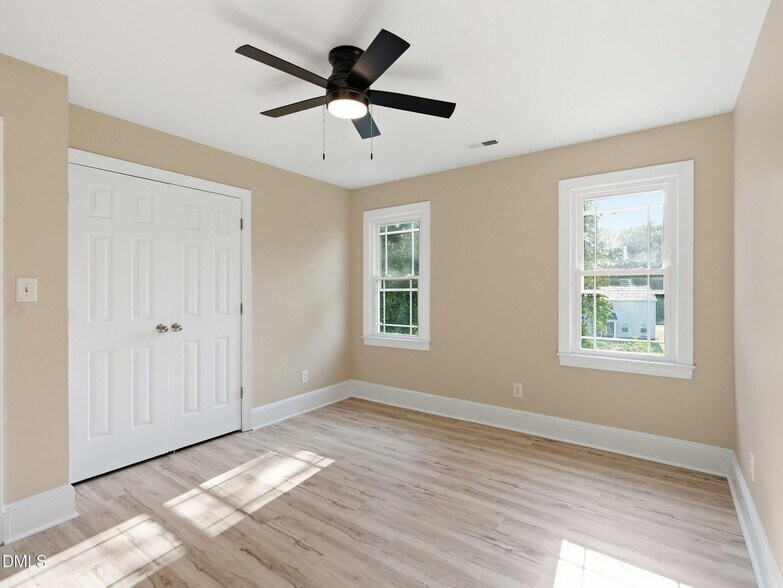 Building Photo - 619 Commander Dr