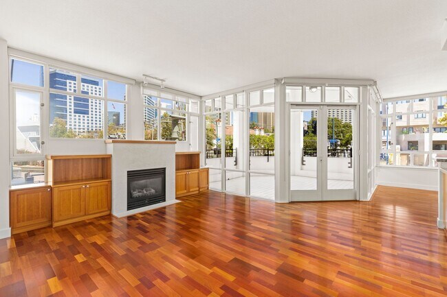 Building Photo - Stunning Marina District 2 Bedroom + a Lof...