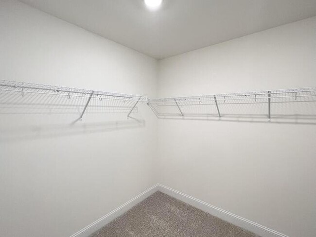 Building Photo - 324 Highview Dr