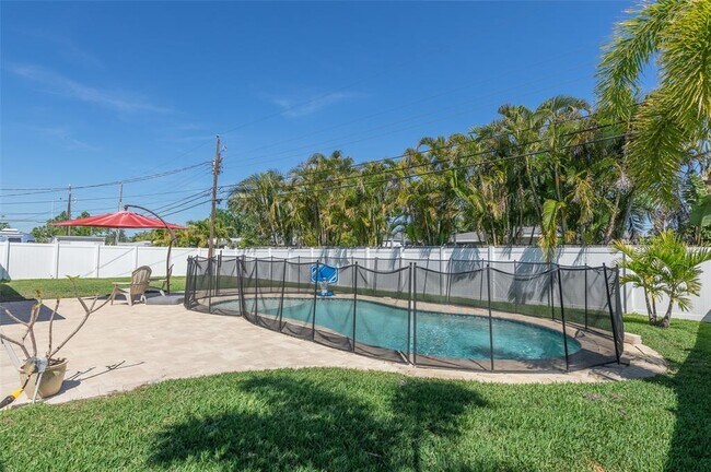 Building Photo - 731 44th Ave NE