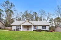 Building Photo - Cute 3 Bedroom