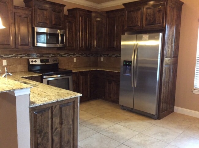 Building Photo - 200 Almond Tree Ln