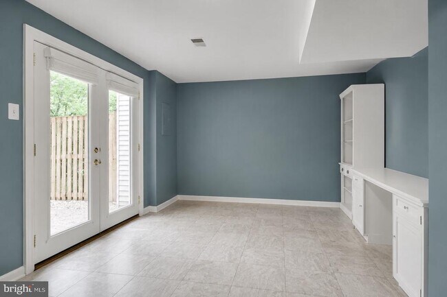 Building Photo - 3005 Silent Valley Dr