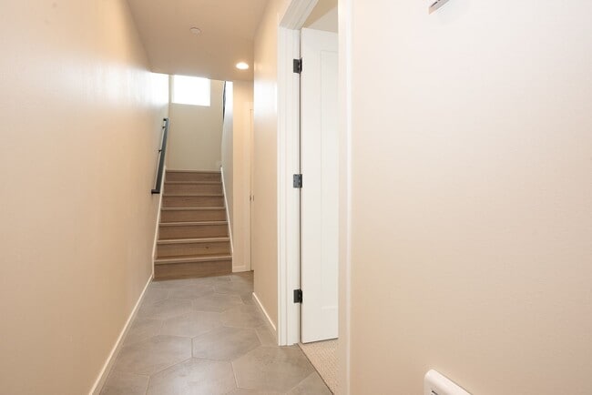 Building Photo - One year old townhome