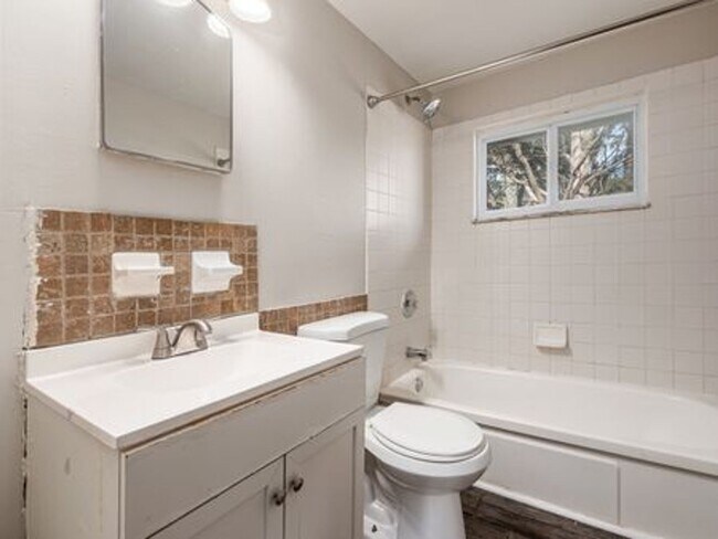 Building Photo - 780 Moon Rd