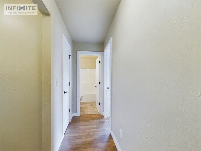 Building Photo - 1113 Las Campanas Dr