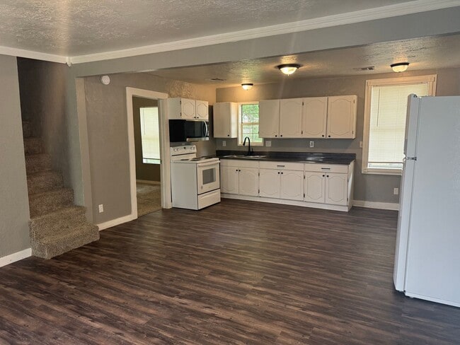 Building Photo - Cutest 2-bedroom cottage with a loft! Huge shady backyard for all things outdoor! All Brand new a...