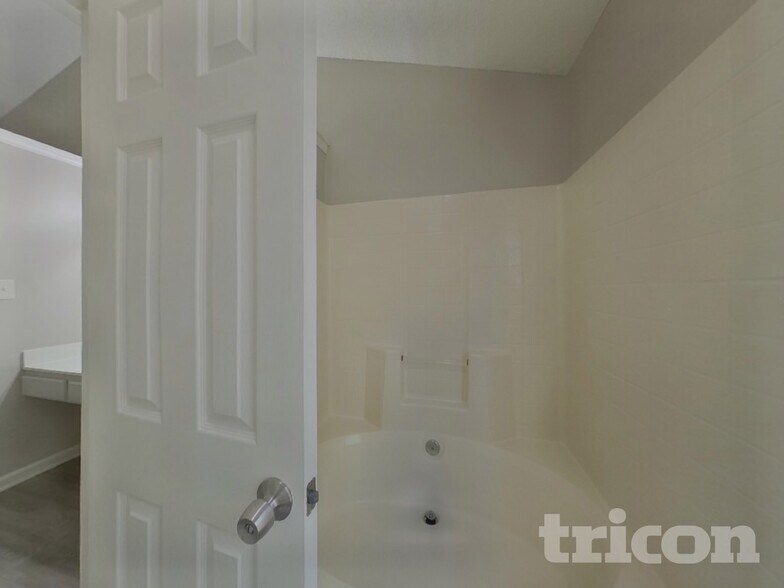 Building Photo - 1613 Bear Brook Dr