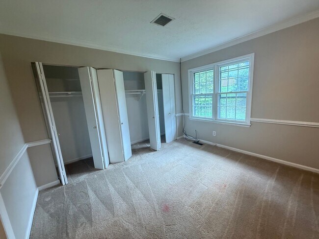 Building Photo - 28 Summercreek Dr