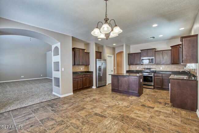 Building Photo - 221 S Stoneside Dr