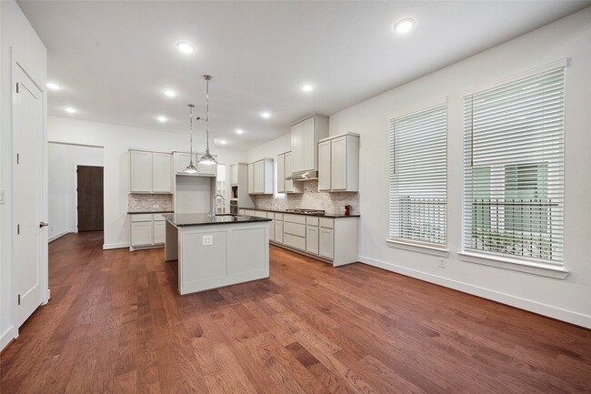 Building Photo - 6 Clearview Terrace Pl