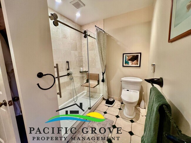 Building Photo - Lovely Ocean View Home Available NOW!