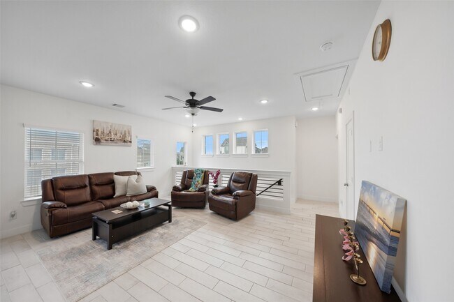 Building Photo - 18814 River Overlook Ct