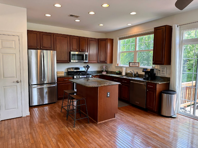 Building Photo - 8273 Glade Bank Dr