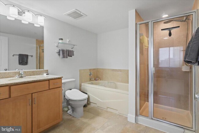 Building Photo - 1220 N Fillmore St