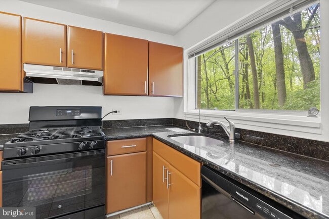 Building Photo - 10643 Weymouth St