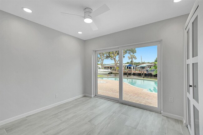 Building Photo - 4710 SW 43rd Ave