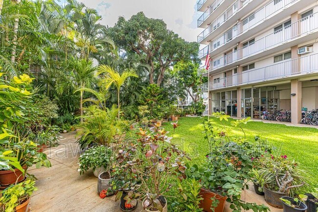 Building Photo - 1617 Ke’eaumoku St