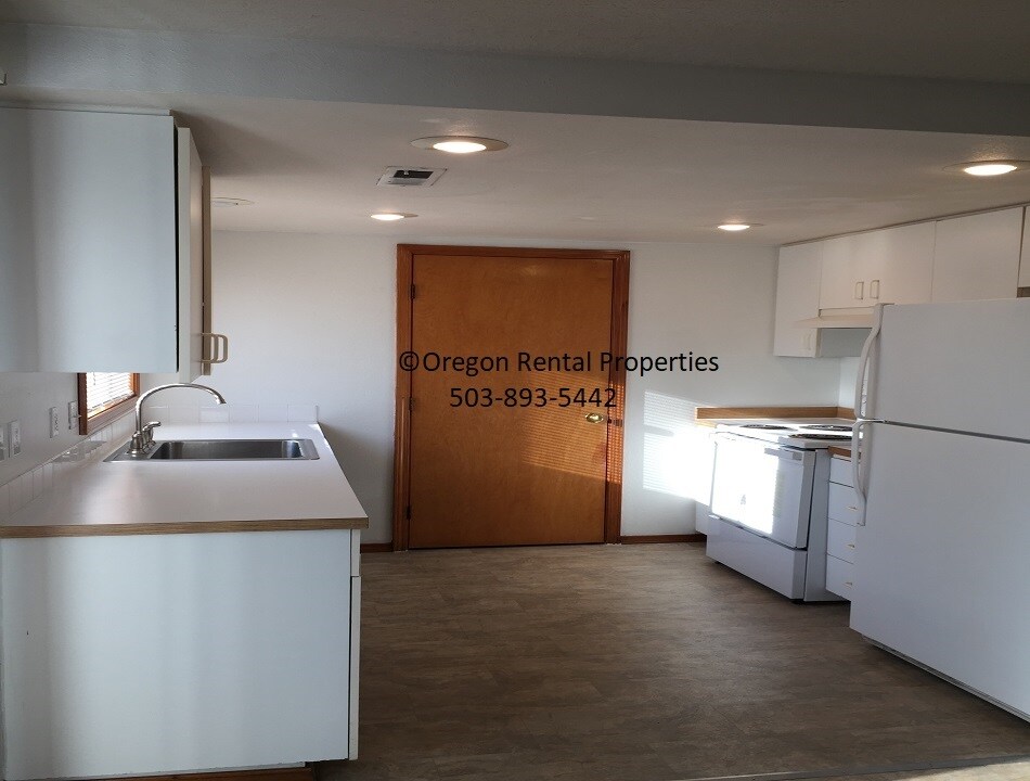 Building Photo - 8108 SE Knight St