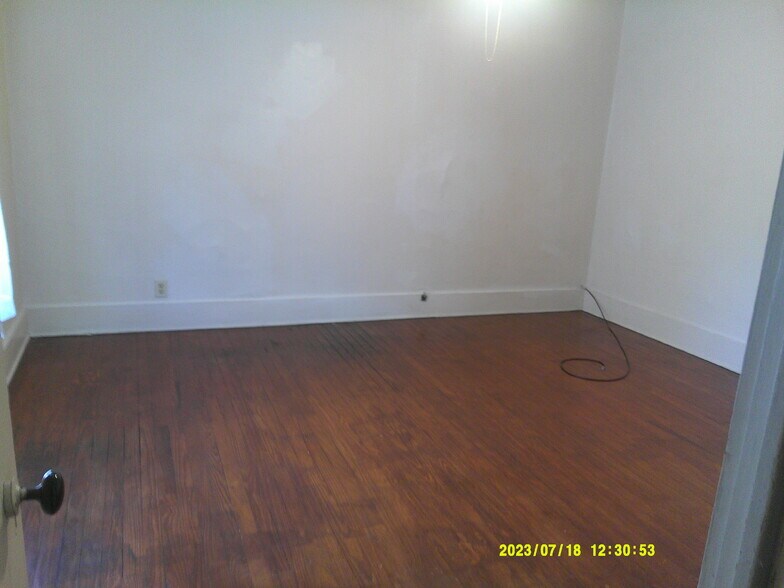 bedroom - 102 S F St