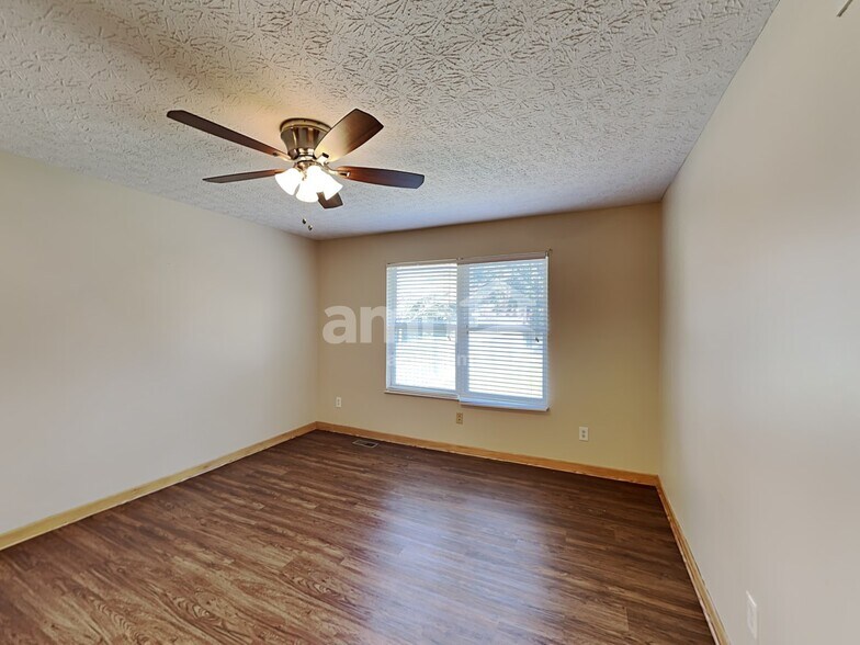 Building Photo - 808 Gascony Dr