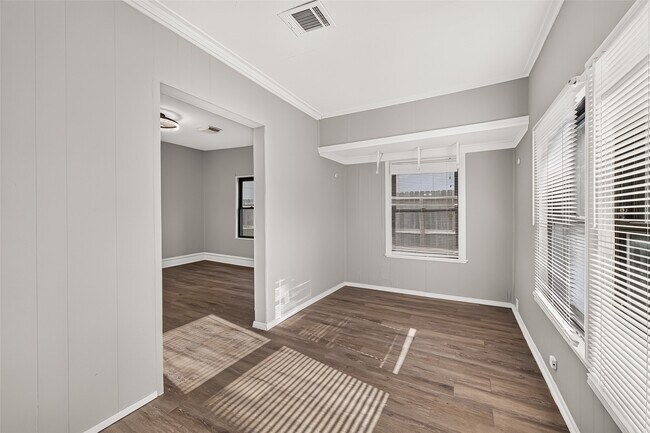 Building Photo - 1507 Laird St