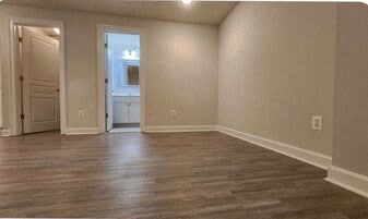 Building Photo - 6004 Columbia Pike