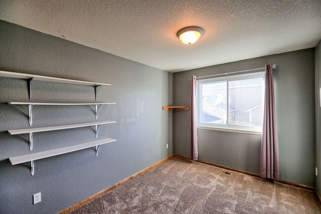 Building Photo - Charming 3 Bedroom Across from Playground & Large Fenced Yard