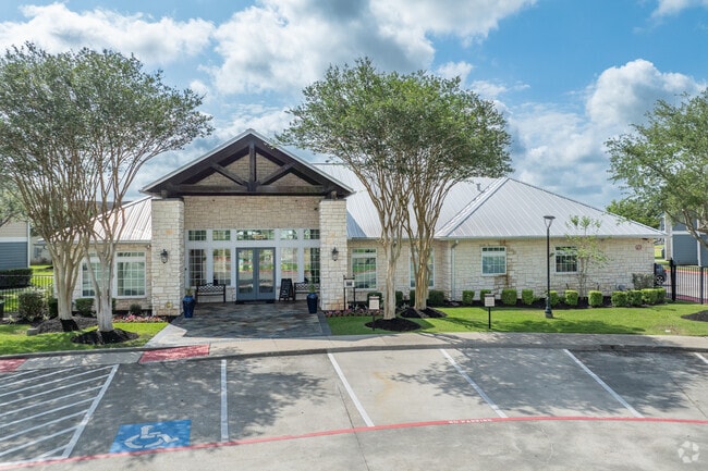 Building Photo - Residence at Lake Jackson