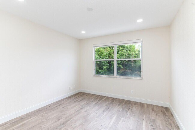 Building Photo - 10879 Handel Pl