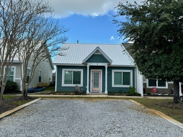 Building Photo - 1004 15th St