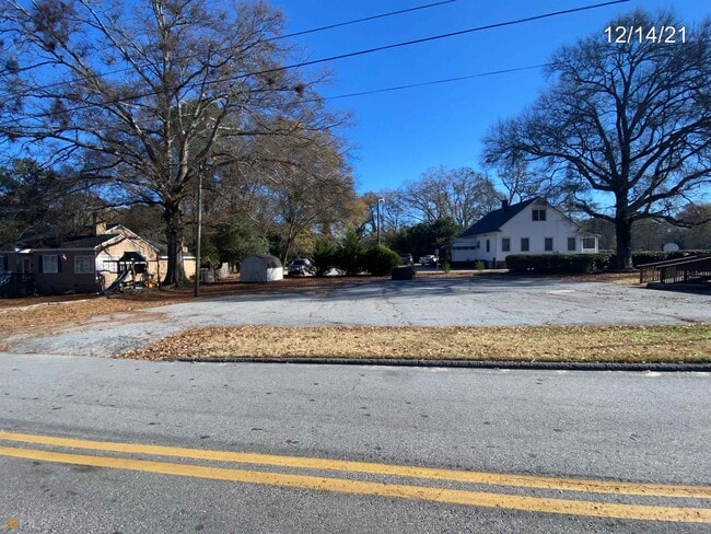 Building Photo - 107 Ford St