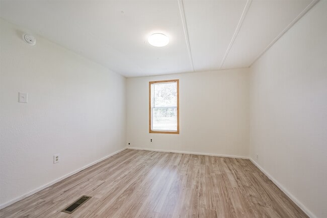 Building Photo - 1749 Max Rd