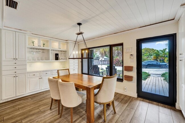 Building Photo - 5612 Harding St