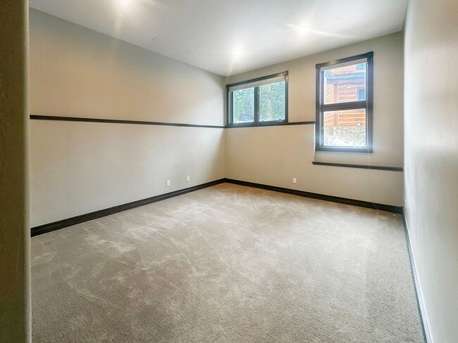 Building Photo - Views, Luxury, Space, Deck, Fireplaces, 4 ...