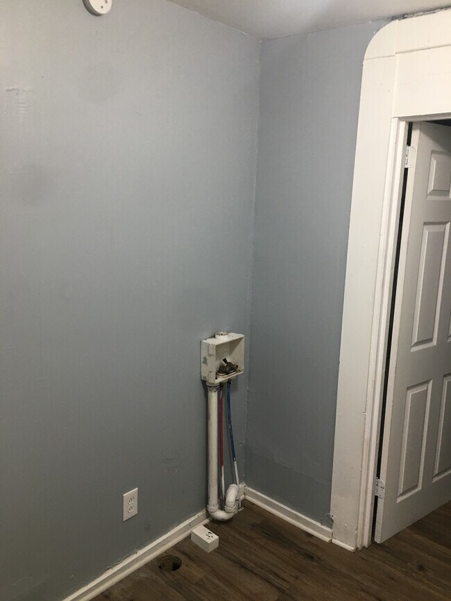 Building Photo - 2610 Winthrop Ave