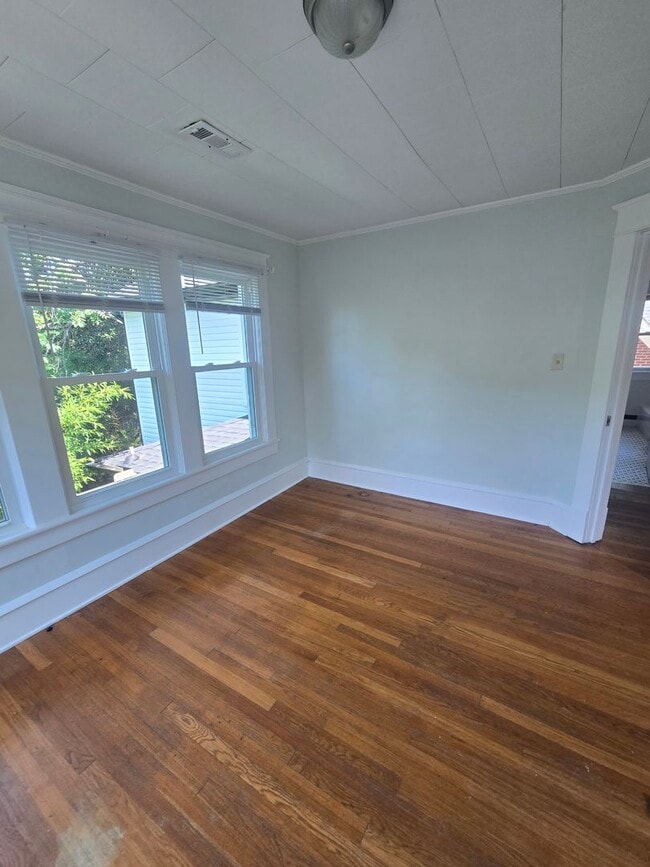 Building Photo - 1616 Walker Ave