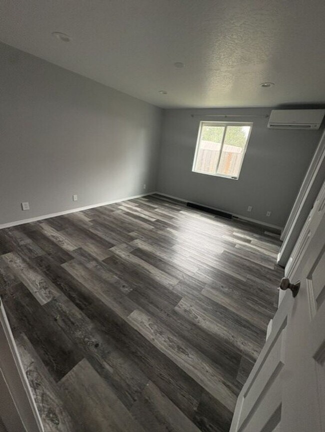 Building Photo - Newly updated
