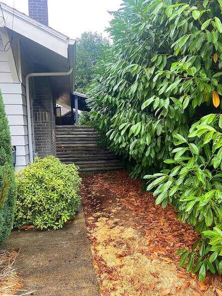 Building Photo - 5124 NE 35th Pl