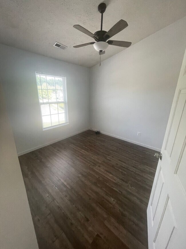 Building Photo - 519 Twinleaf Dr