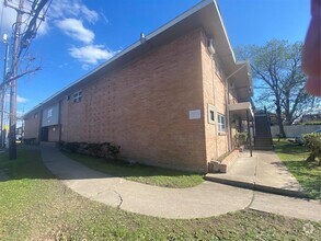 Building Photo - 1901 Richmond Ave.