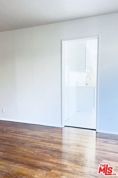 Building Photo - 1860 Alexandria Ave