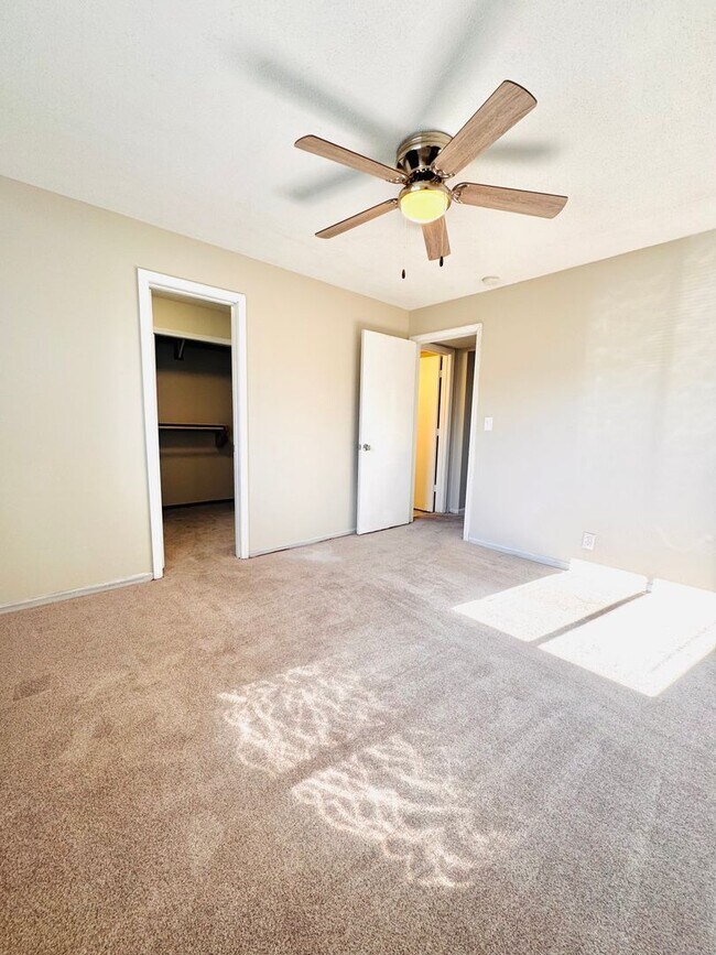 Building Photo - Spacious 1 Bedroom at Normandy Apartments