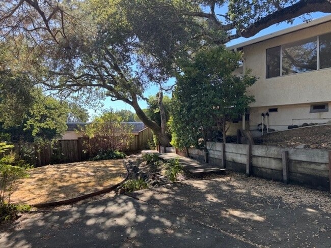Building Photo - Beautiful home in Laurel Wood