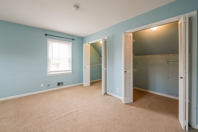 Building Photo - BEAUTIFUL CAPE COD IN BLUEGRASS ESTATES