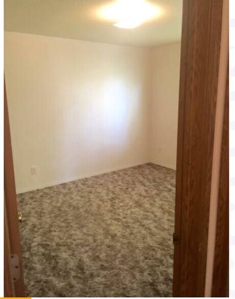 Building Photo - 344 Caswell Ave W