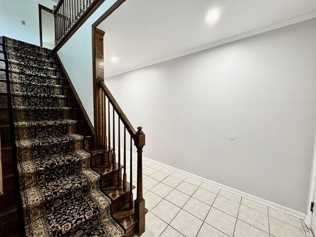 Building Photo - Ready NOW! A 4/2.5 in Glenwood! A Pet Frie...