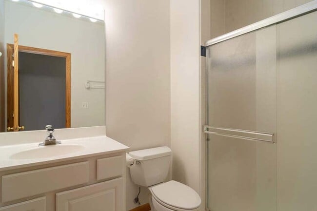 Building Photo - 922 W Chesterfield Ct