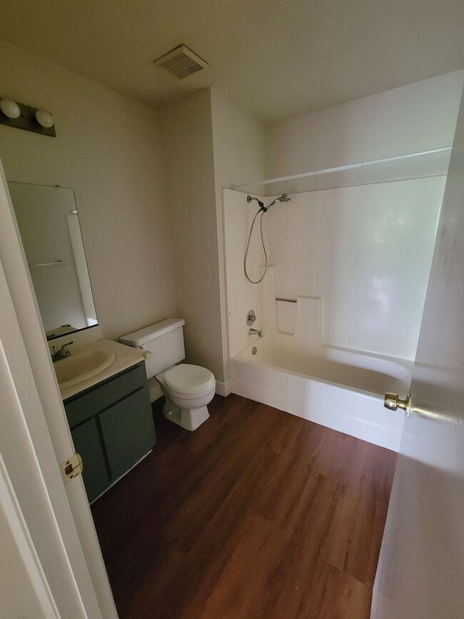 Building Photo - 3-bedroom 2 bath Townhouse in Sun Rise Ridge